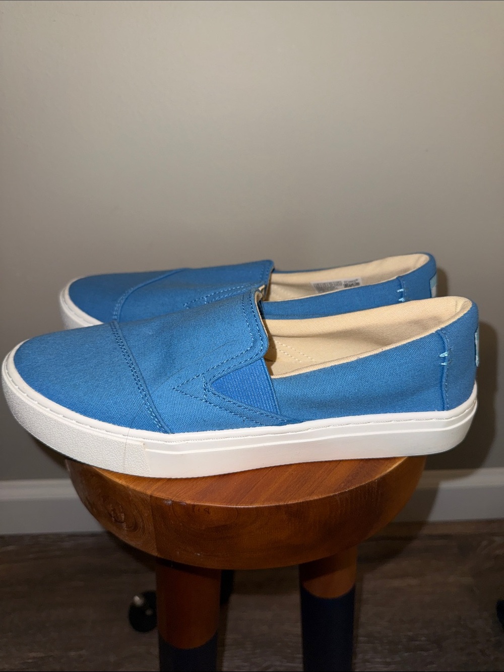 BNWOT! Toms Blue Canvas Slip-On Sneakers with White Soles